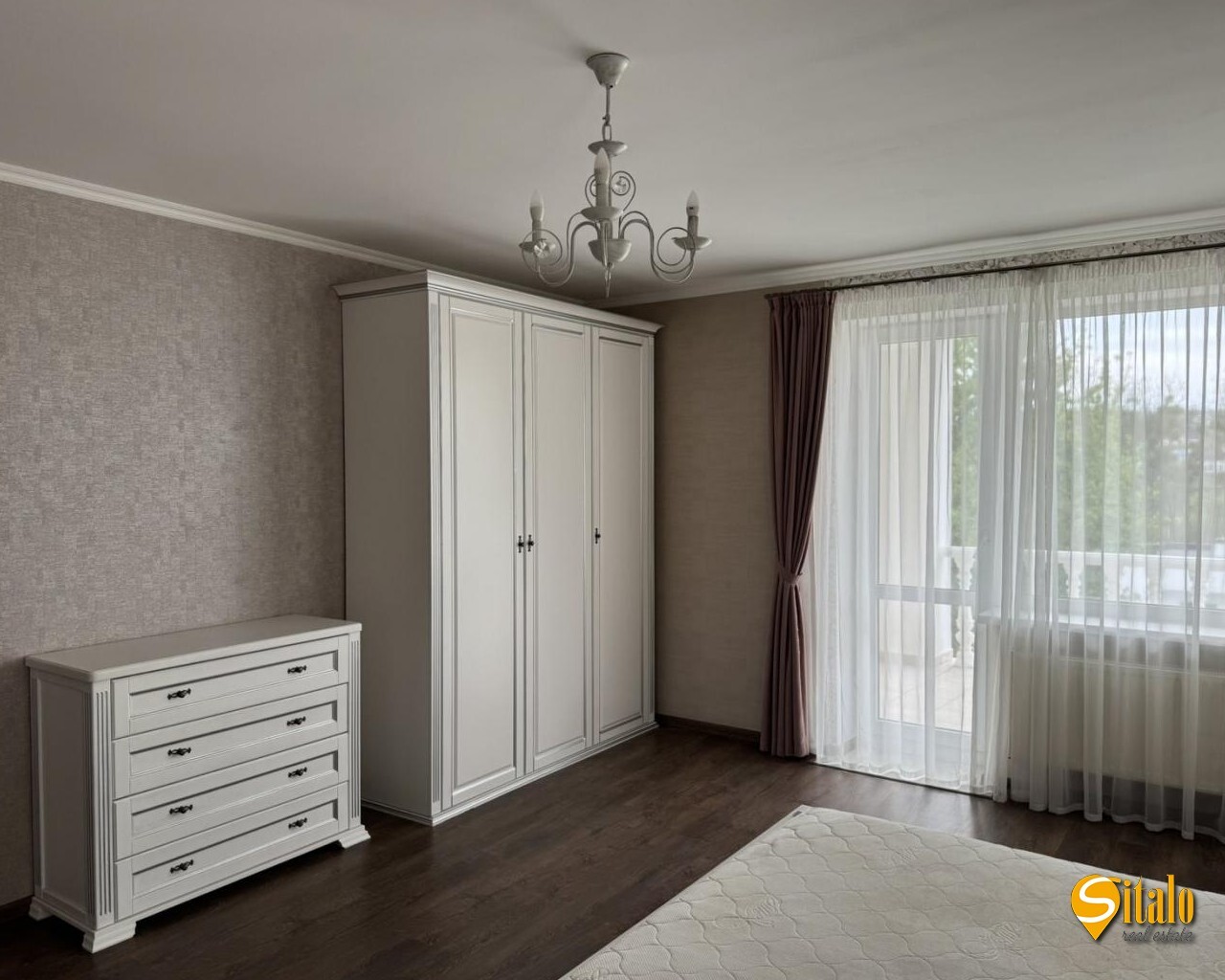 Оренда будинку 330 м²