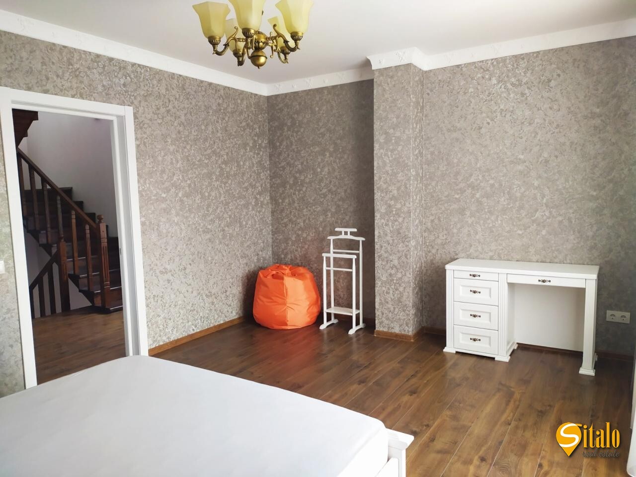 Оренда будинку 330 м²