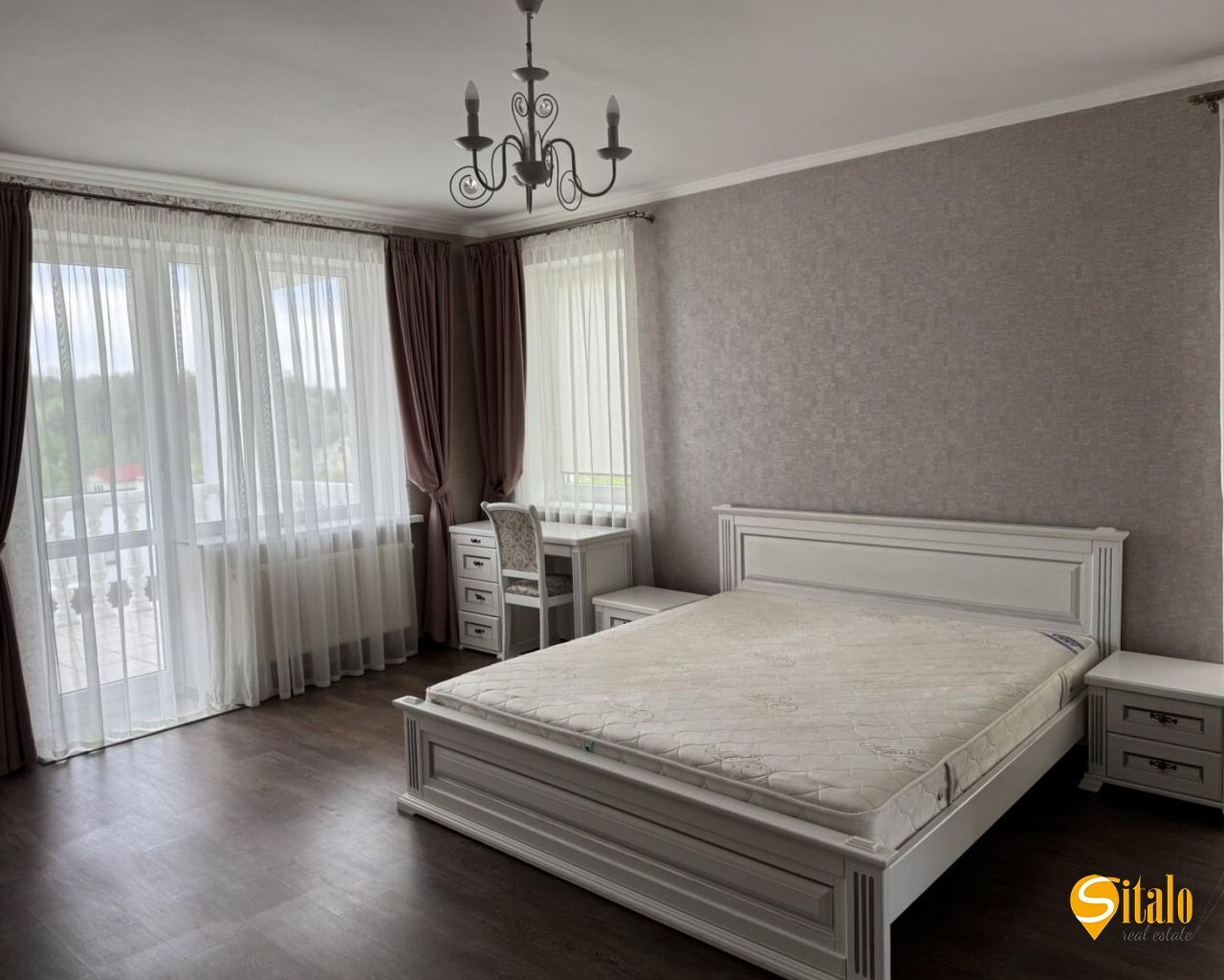 Оренда будинку 330 м²