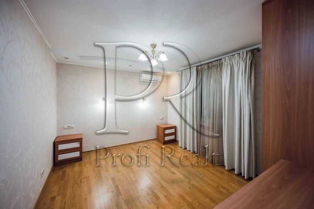Продаж 3-кімнатної квартири 71 м², Дніпровська наб., 13