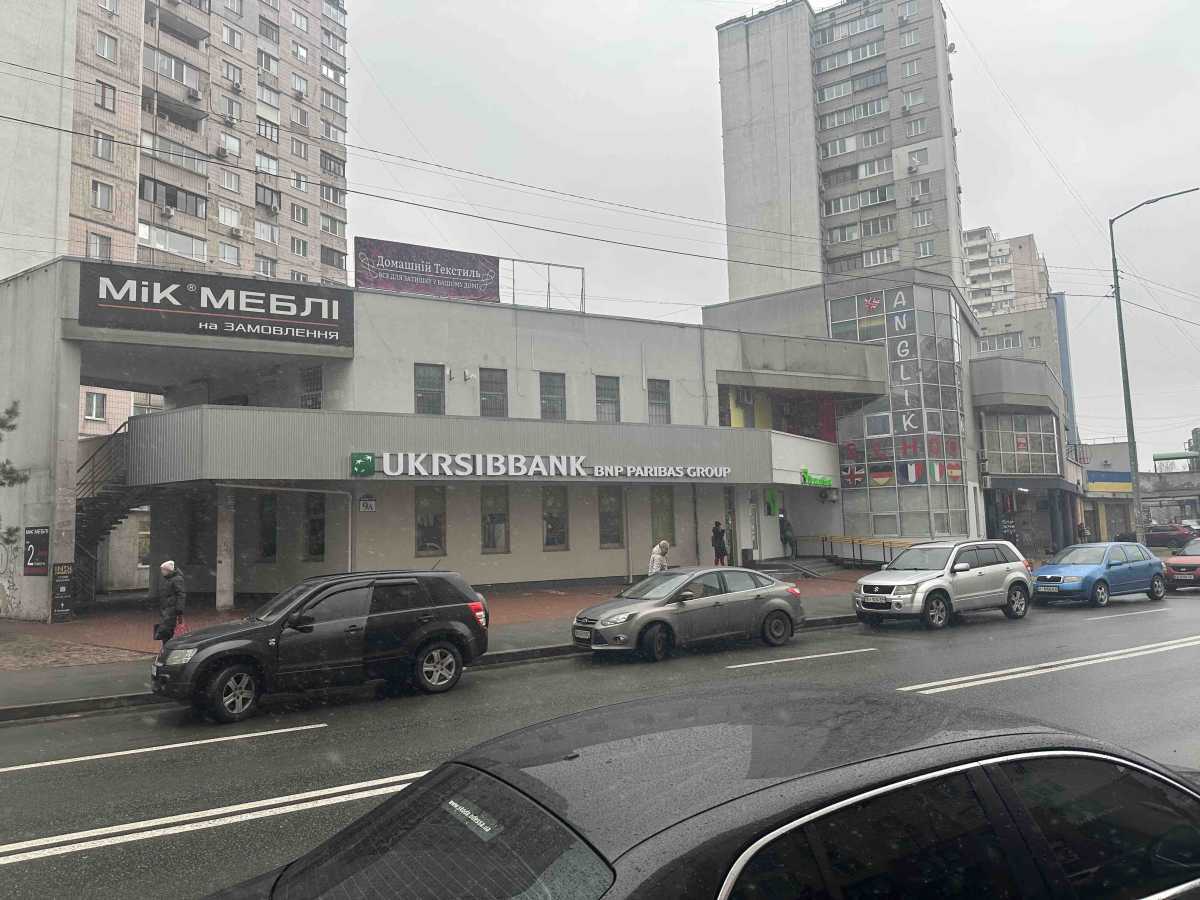 Оренда магазину 32 м², Олександра Мішуги вул., 9А