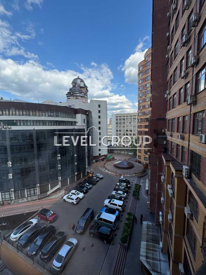 Продаж 3-кімнатної квартири 125 м², Євгена Коновальця вул., 36В