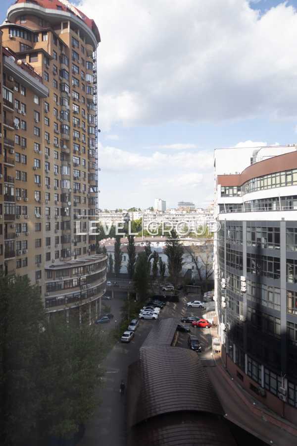 Продаж 3-кімнатної квартири 125 м², Євгена Коновальця вул., 36В