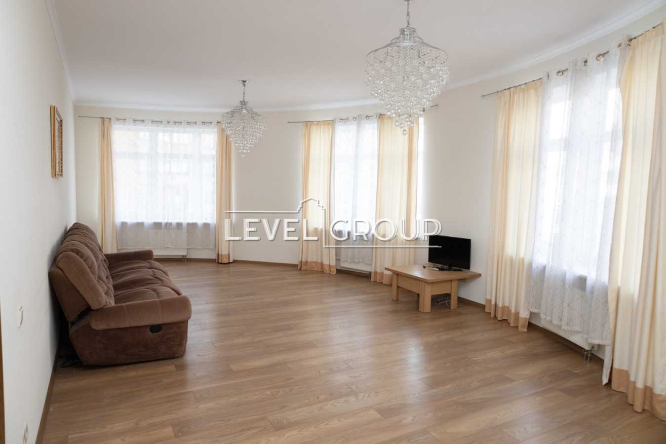 Продаж 3-кімнатної квартири 125 м², Євгена Коновальця вул., 36В