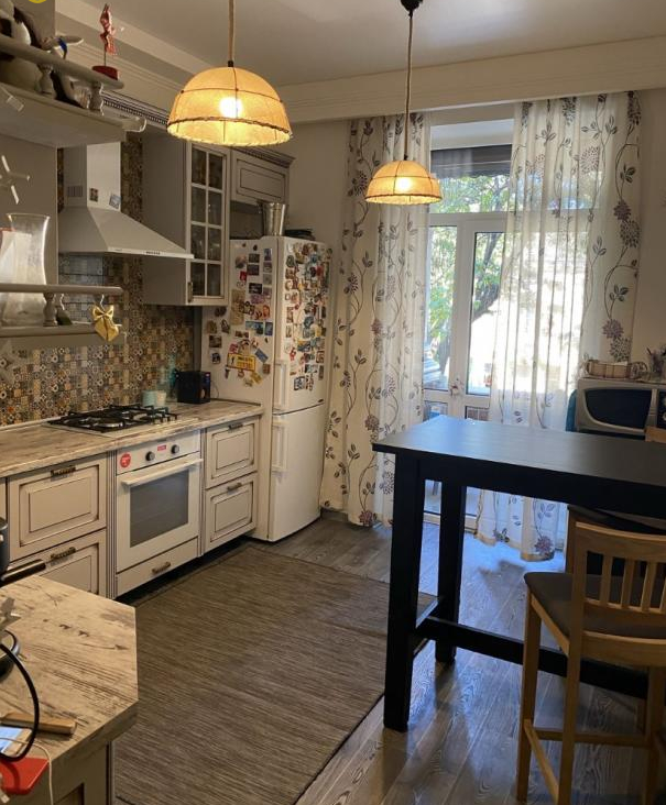 Продажа 3-комнатной квартиры 111 м², Еврейская ул.