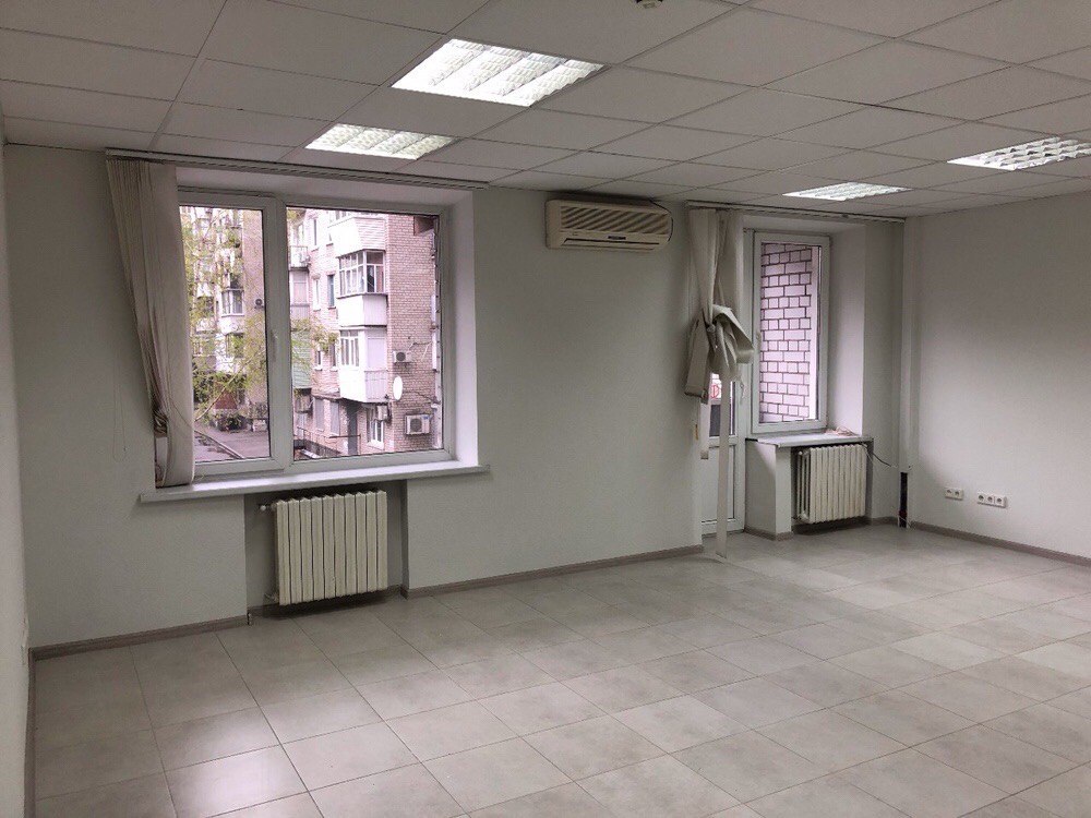 Продаж комерції 690 м², Якова Самарського вул., 2