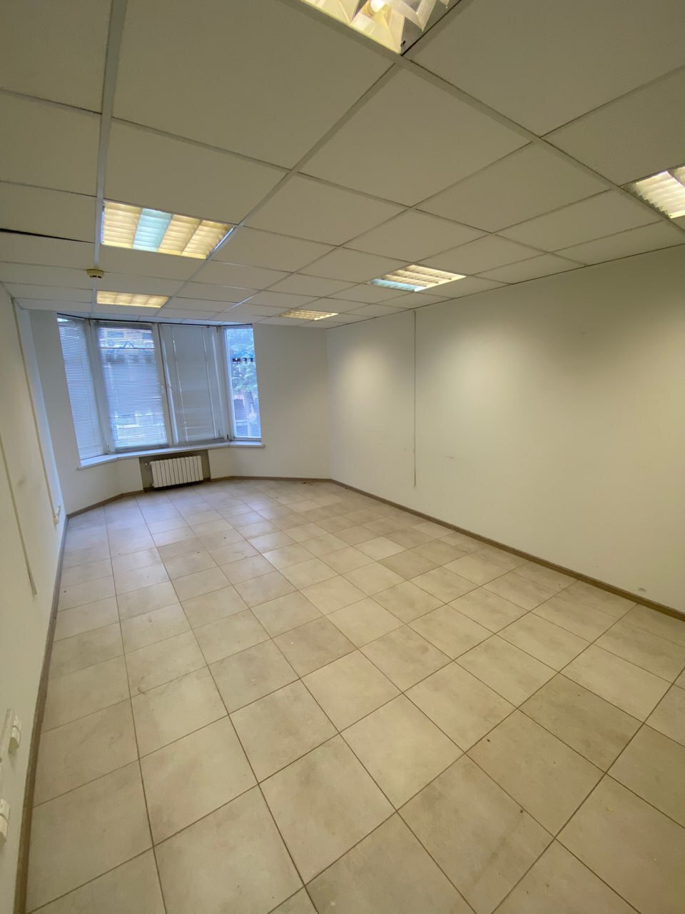 Продаж комерції 690 м², Якова Самарського вул., 2