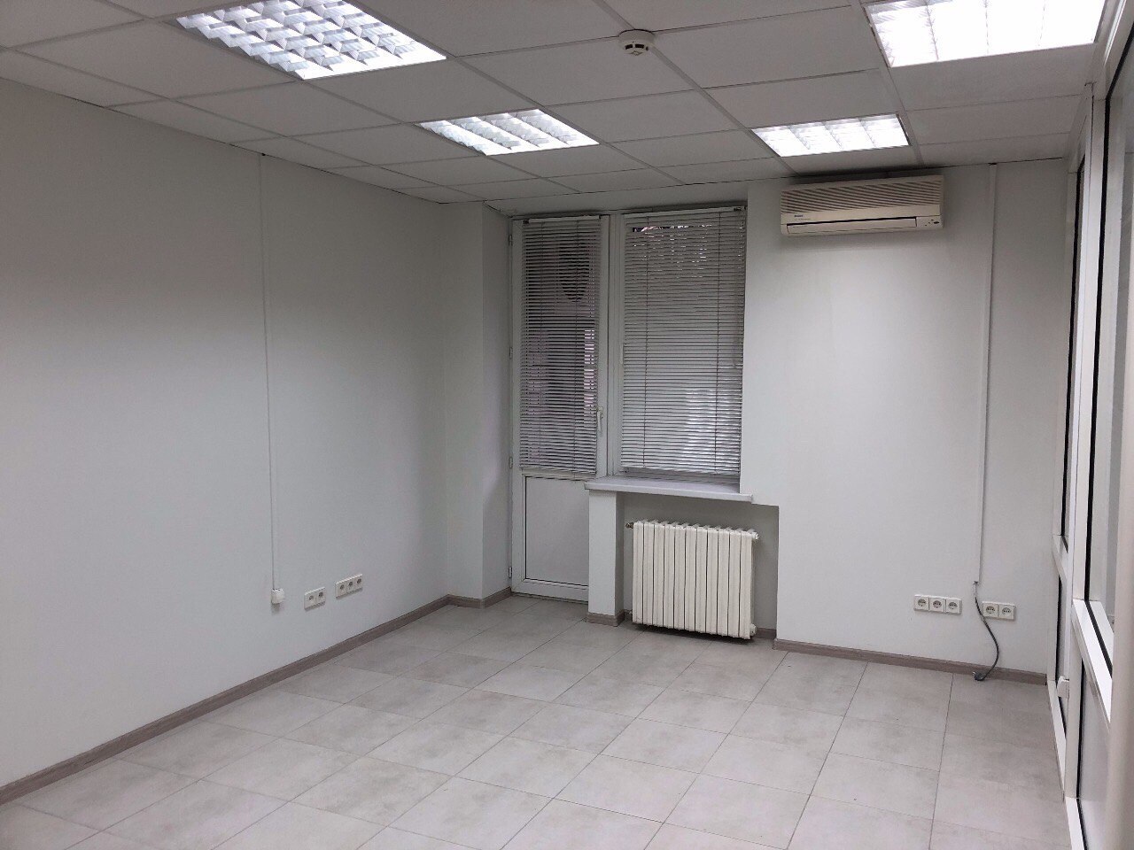 Продаж комерції 690 м², Якова Самарського вул., 2