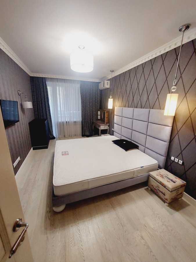Аренда 3-комнатной квартиры 90 м², Василия Тютюнника ул., 22/26