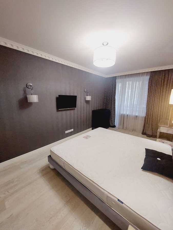 Аренда 3-комнатной квартиры 90 м², Василия Тютюнника ул., 22/26