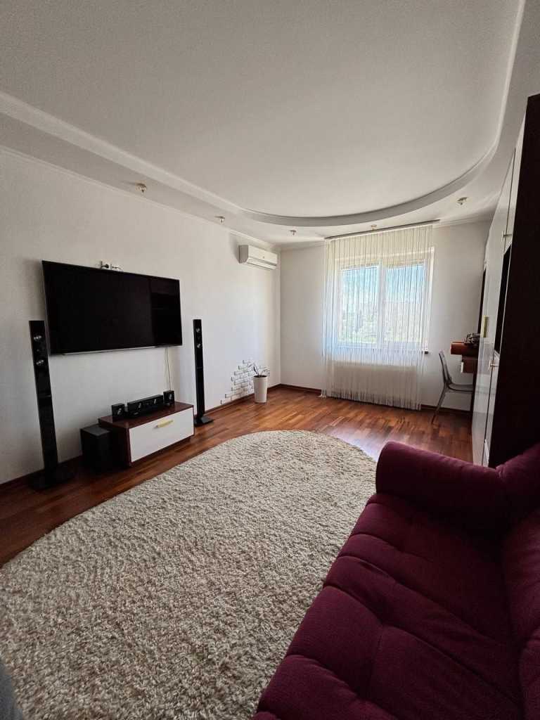 Продаж 1-кімнатної квартири 49 м², Лесі Українки вул., 6