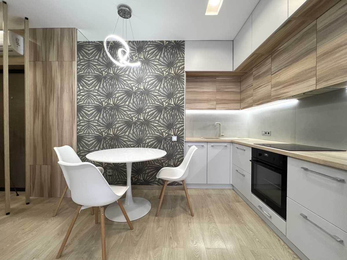 Продаж 1-кімнатної квартири 38 м², Салютна вул., 2