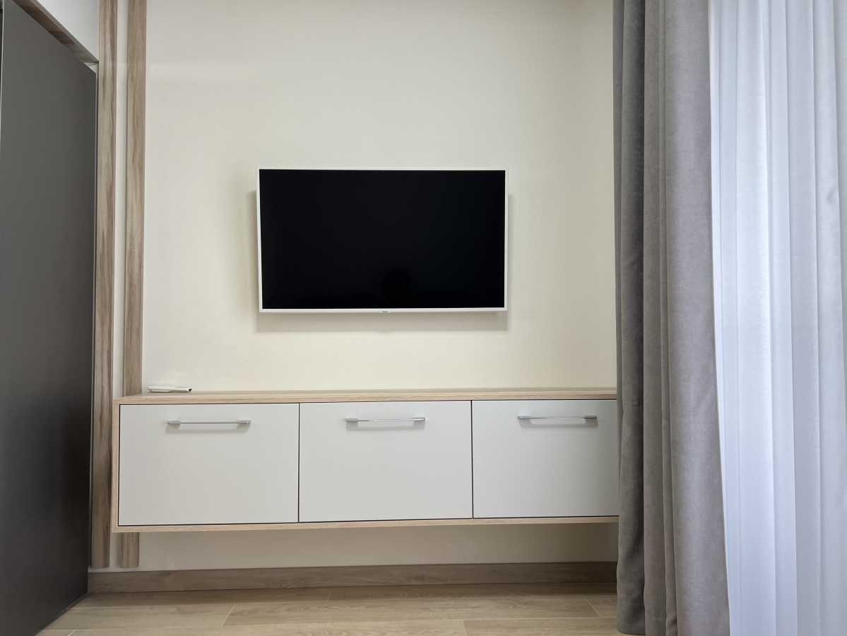 Продаж 1-кімнатної квартири 38 м², Салютна вул., 2