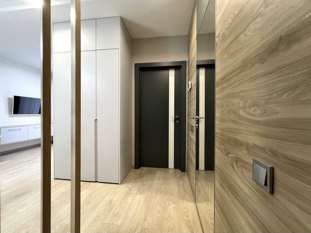 Продаж 1-кімнатної квартири 38 м², Салютна вул., 2