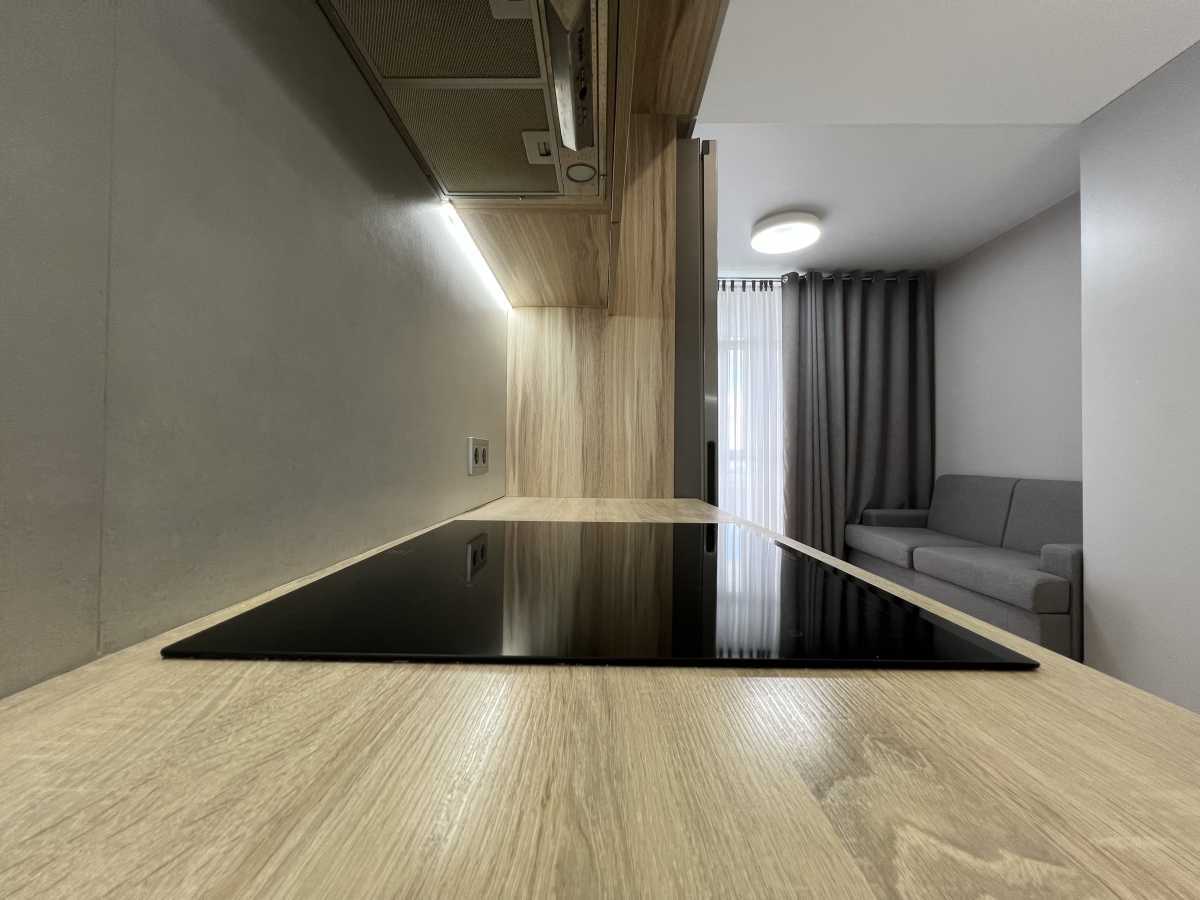 Продаж 1-кімнатної квартири 38 м², Салютна вул., 2