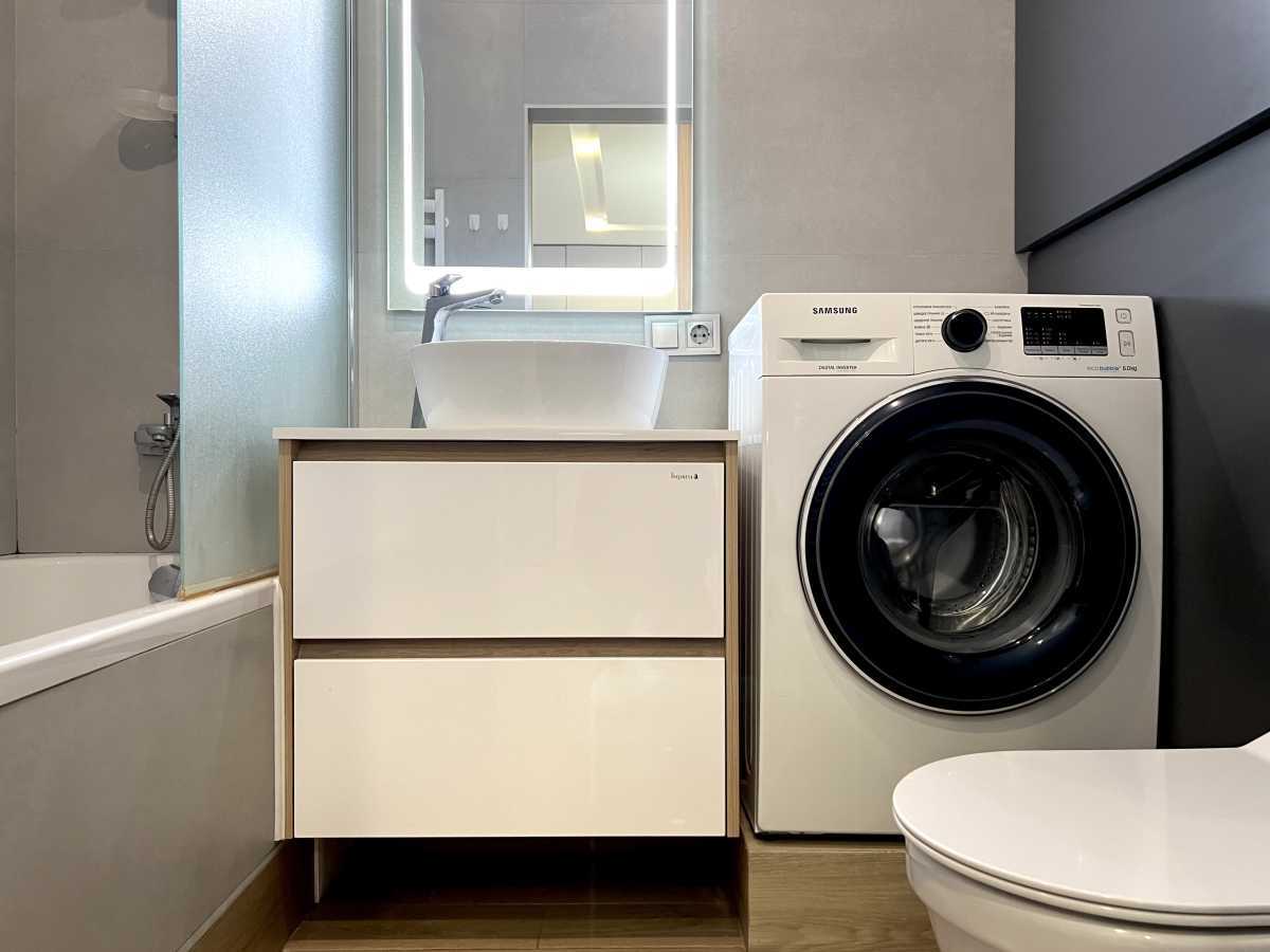 Продаж 1-кімнатної квартири 38 м², Салютна вул., 2
