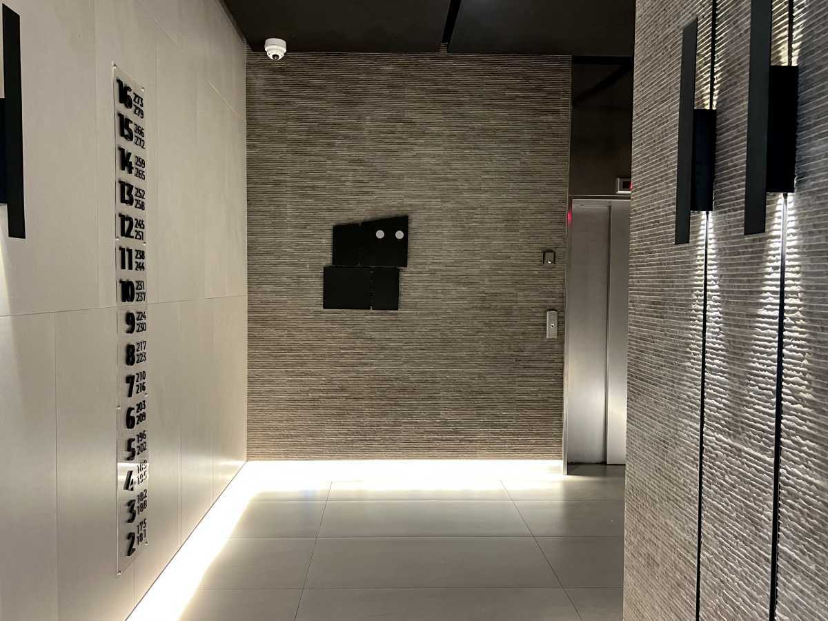 Продаж 1-кімнатної квартири 38 м², Салютна вул., 2