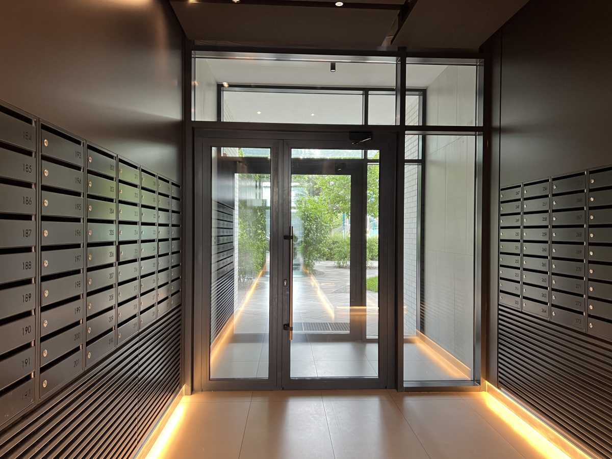 Продаж 1-кімнатної квартири 38 м², Салютна вул., 2