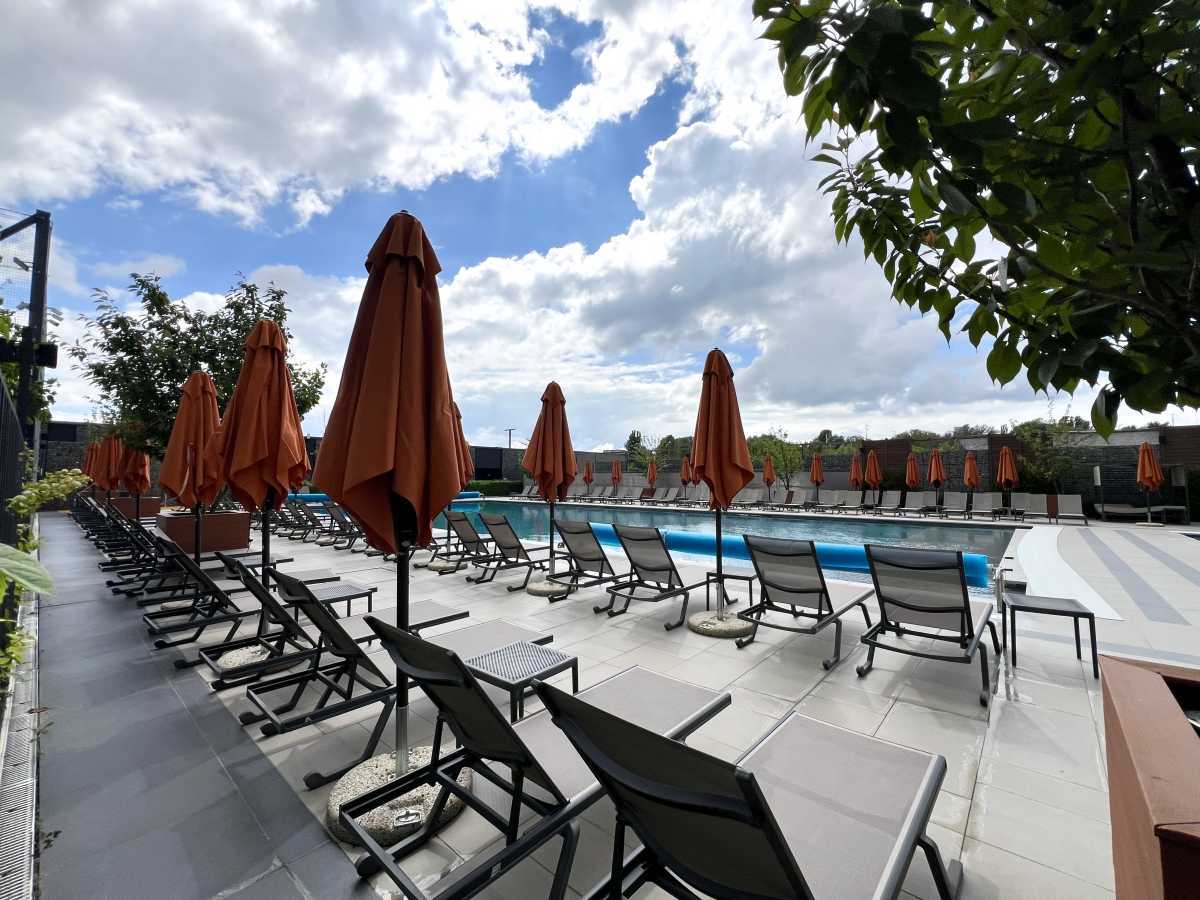 Продаж 1-кімнатної квартири 38 м², Салютна вул., 2