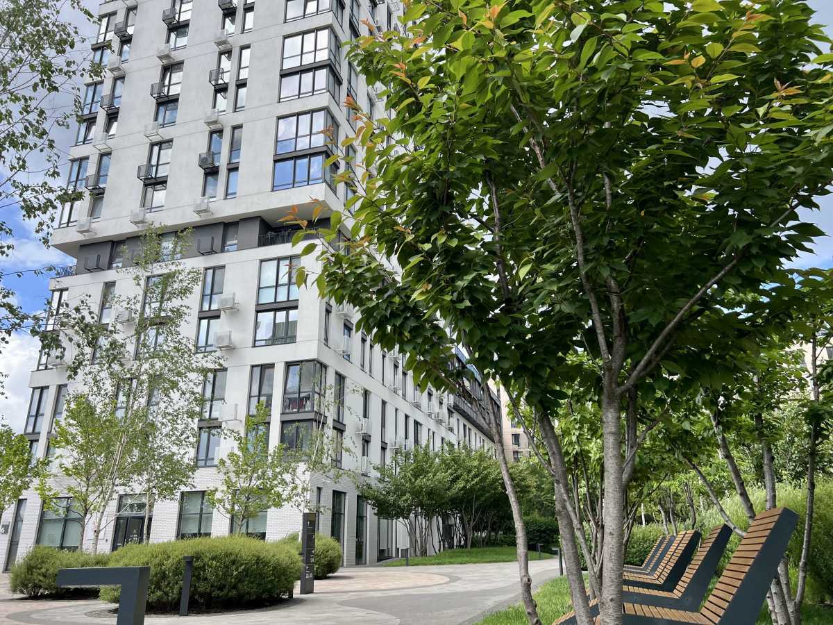 Продаж 1-кімнатної квартири 38 м², Салютна вул., 2
