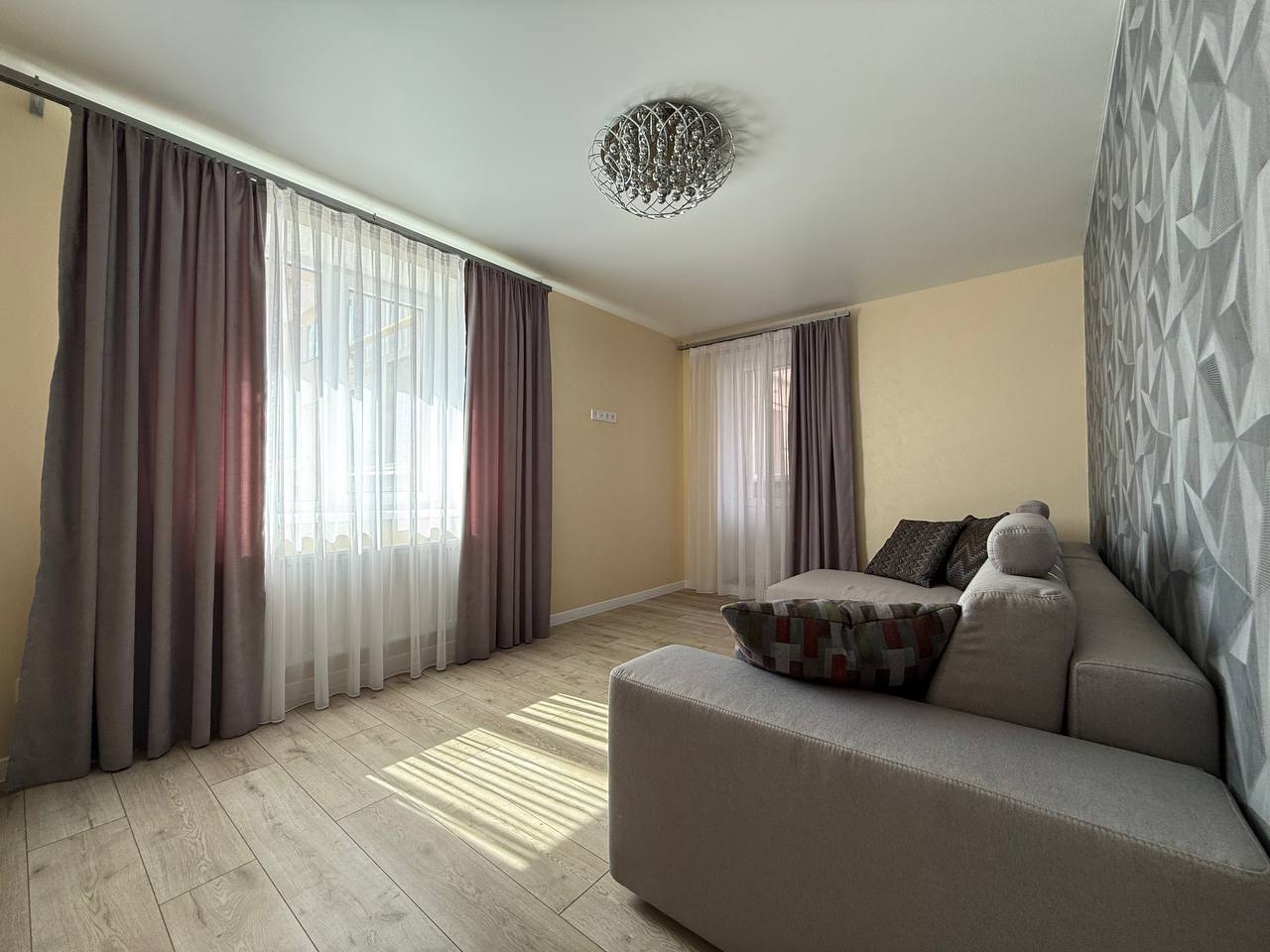 Продажа 2-комнатной квартиры 70.4 м², Михаила Лушпы просп.