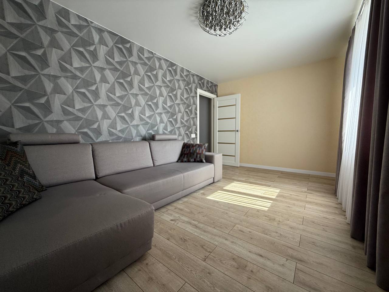 Продажа 2-комнатной квартиры 70.4 м², Михаила Лушпы просп.