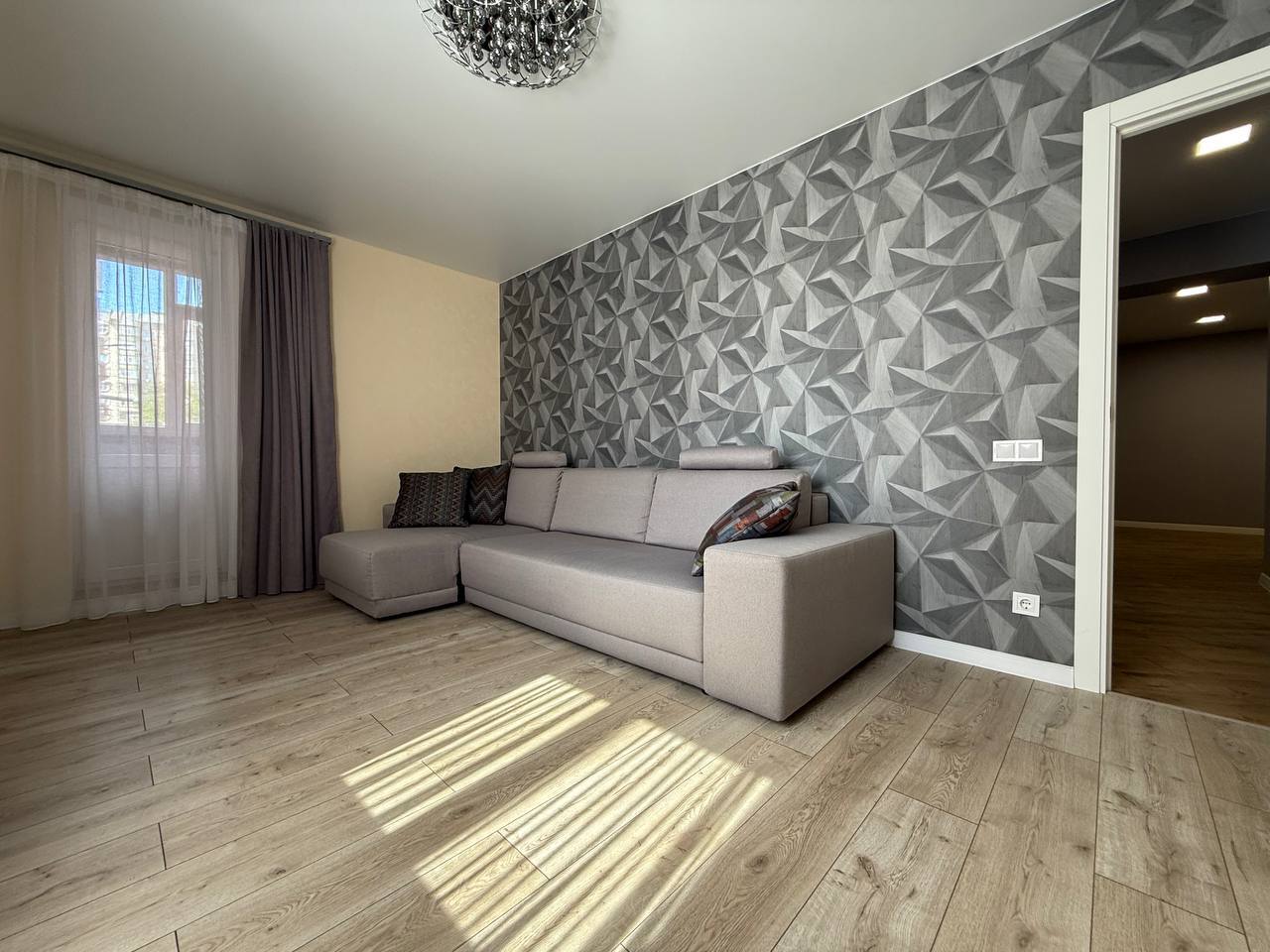 Продажа 2-комнатной квартиры 70.4 м², Михаила Лушпы просп.