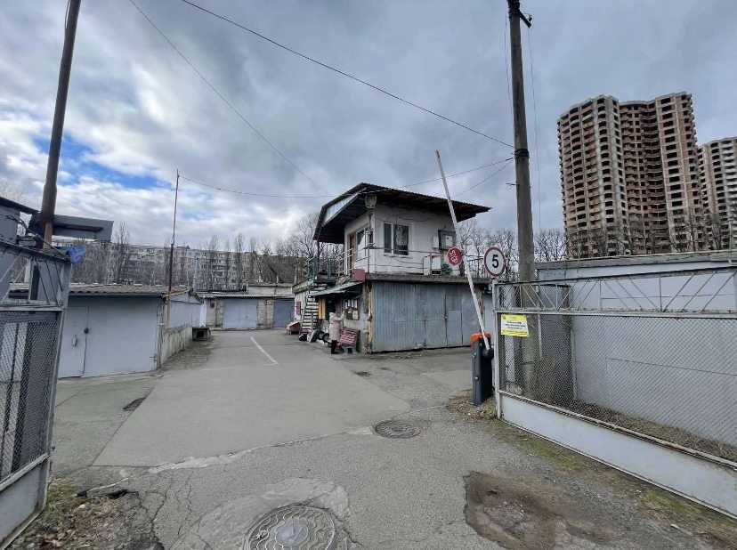 Продаж машиномісця 62 м², Сімї Сосніних, 4