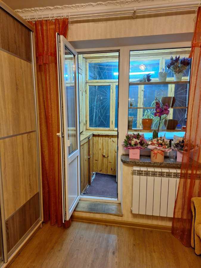 Продаж 3-кімнатної квартири 69 м², Героїв Дніпра вул., 35