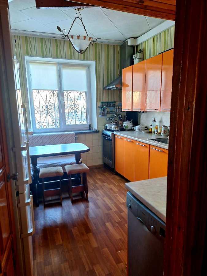 Продаж 3-кімнатної квартири 69 м², Героїв Дніпра вул., 35