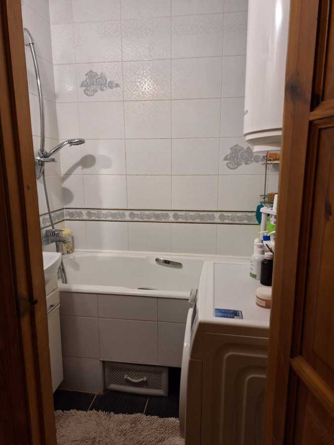 Продаж 3-кімнатної квартири 69 м², Героїв Дніпра вул., 35
