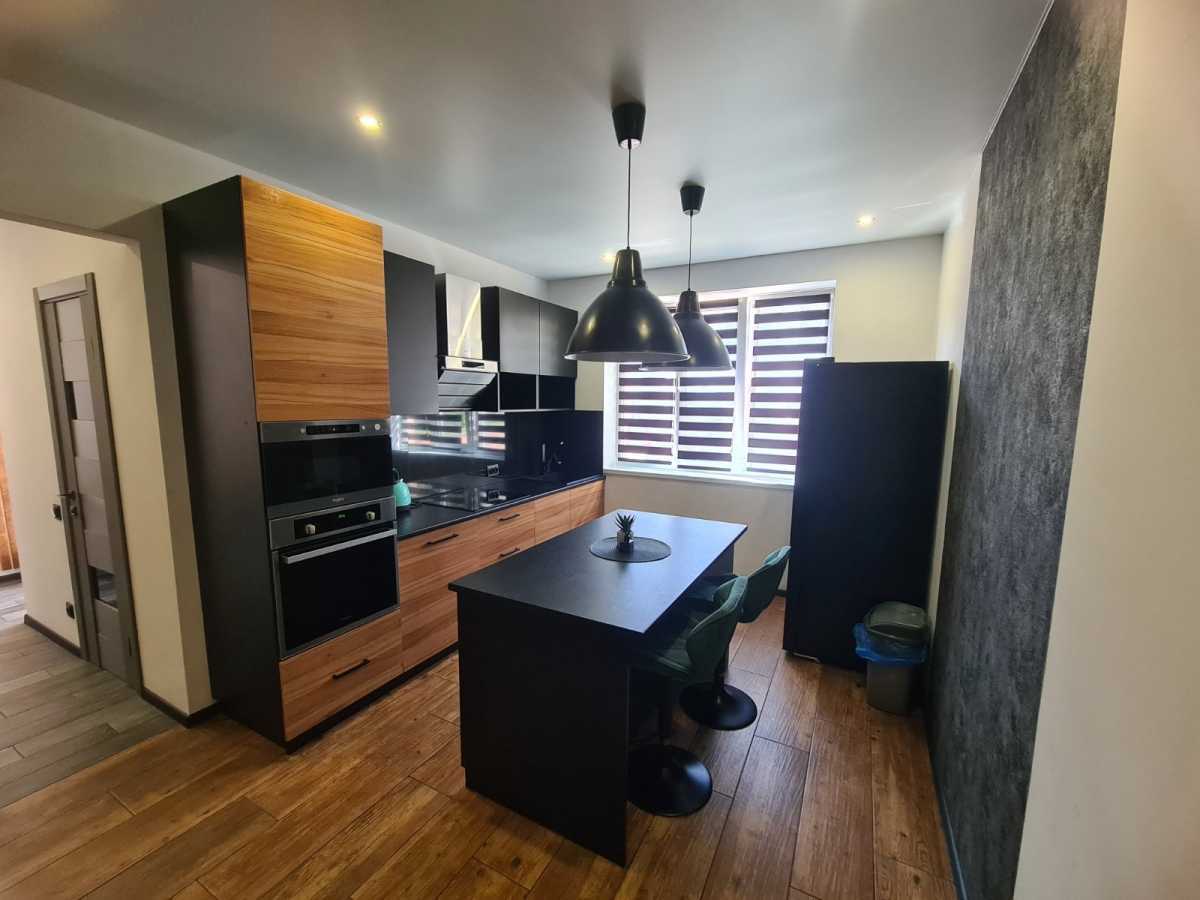 Продажа 3-комнатной квартиры 125 м², Ясная ул.
