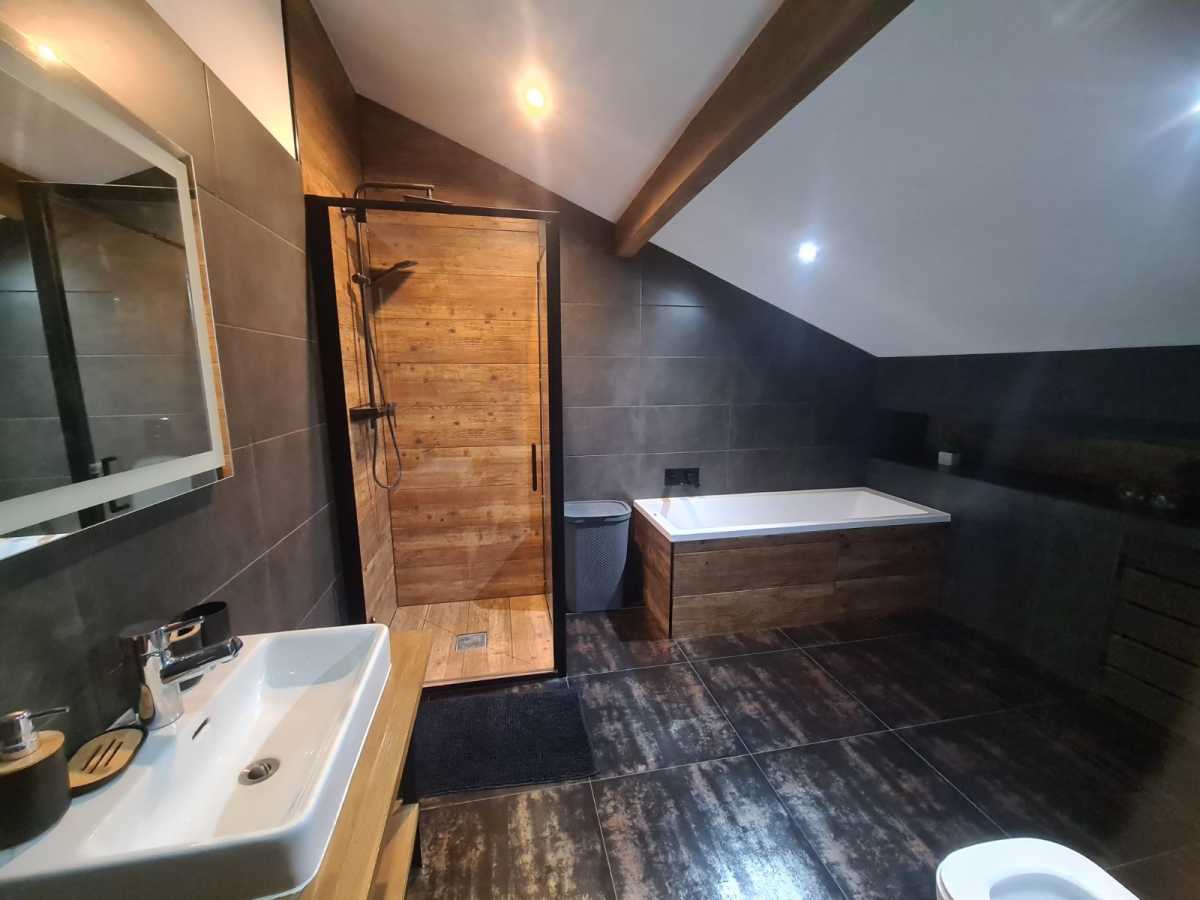Продажа 3-комнатной квартиры 125 м², Ясная ул.