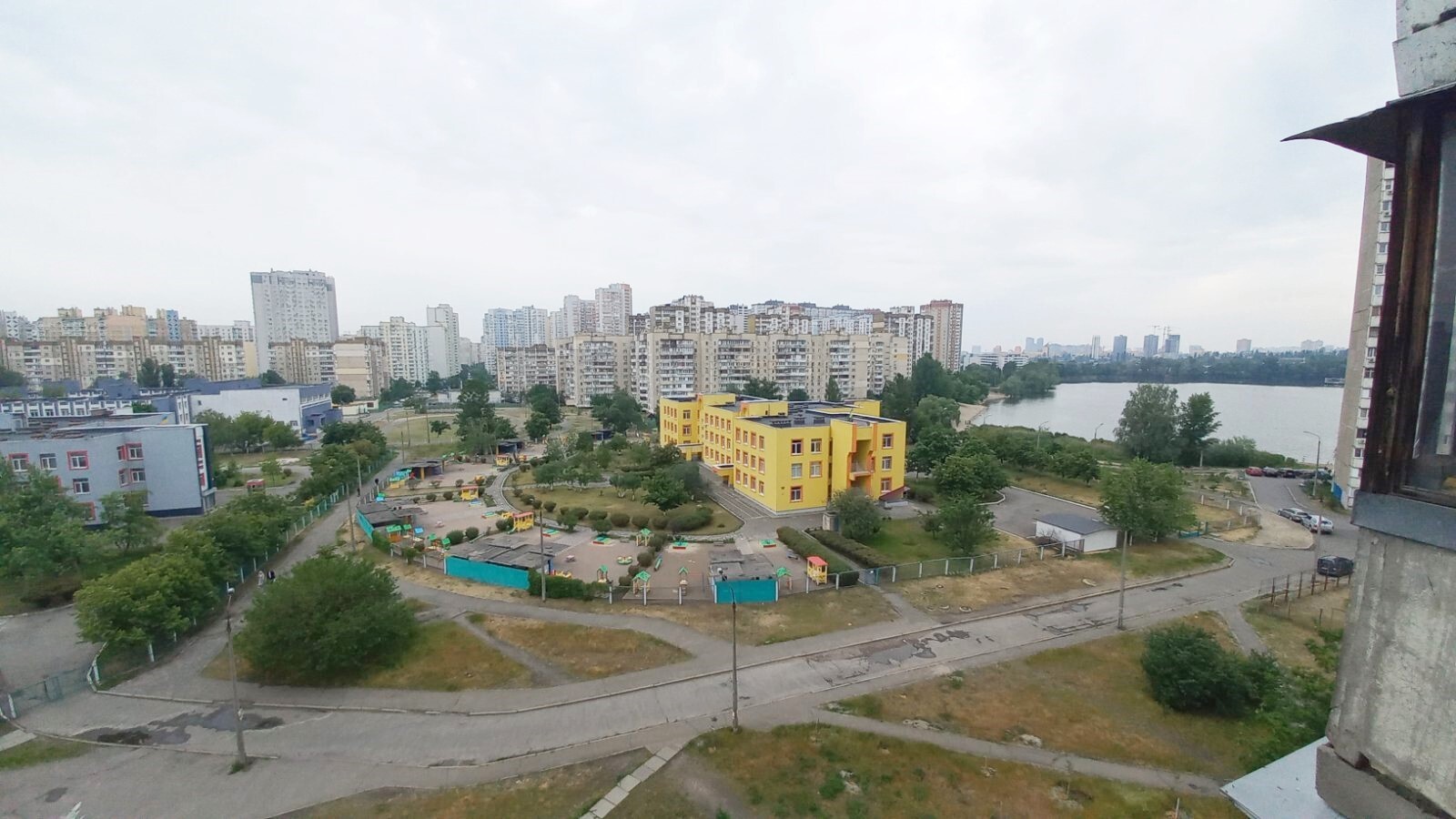 Продаж 3-кімнатної квартири 88 м², Ревуцького вул., 8