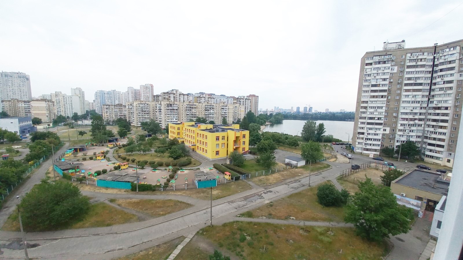 Продаж 3-кімнатної квартири 88 м², Ревуцького вул., 8