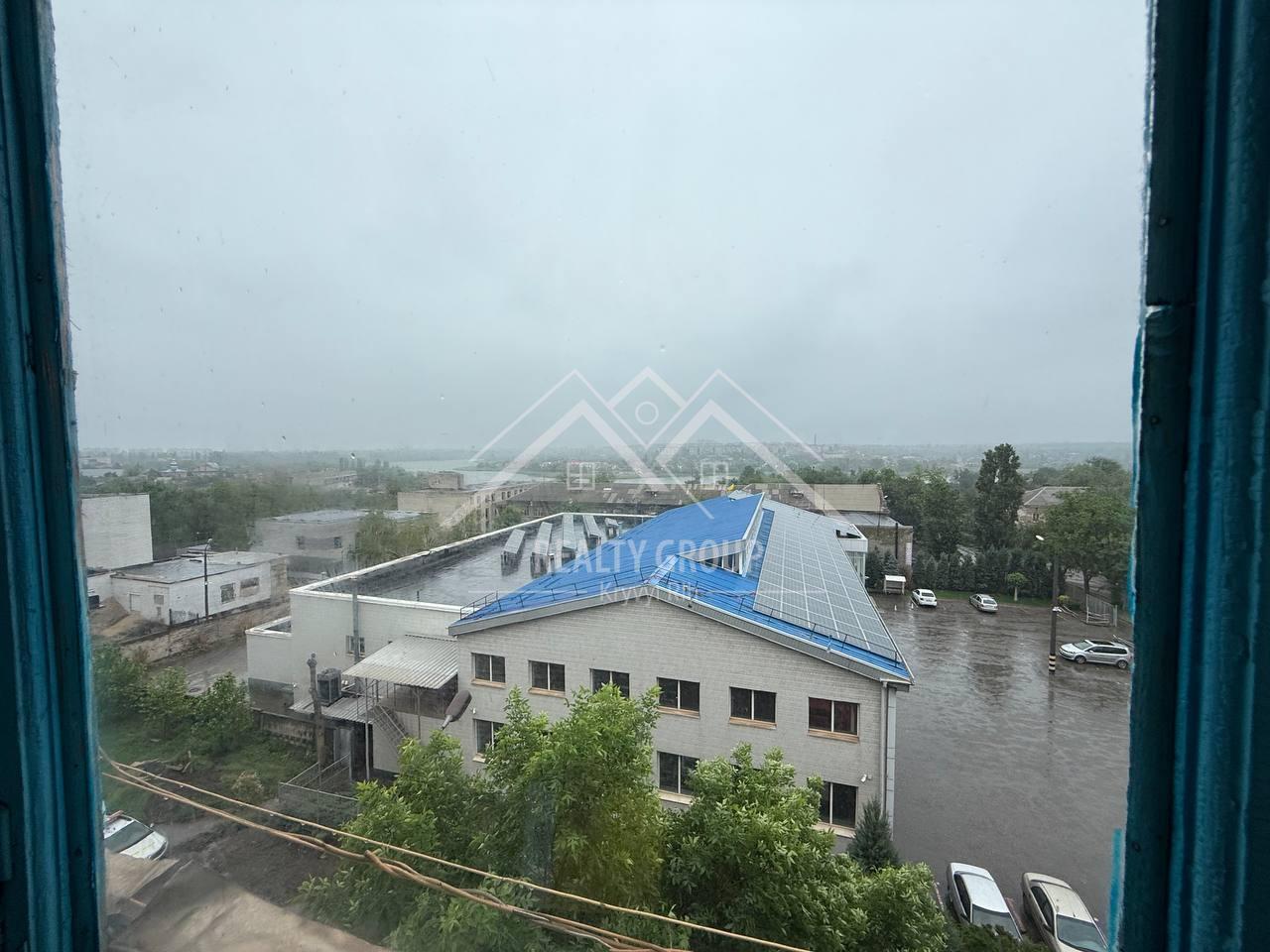 Продаж 1-кімнатної квартири 37 м², Нарвська вул.