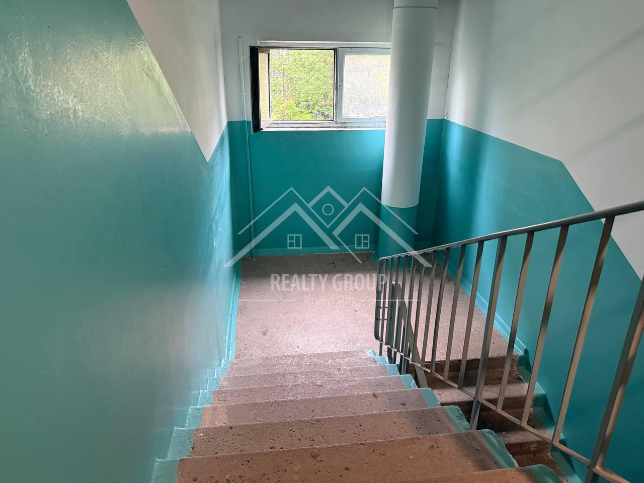 Продаж 1-кімнатної квартири 37 м², Нарвська вул.
