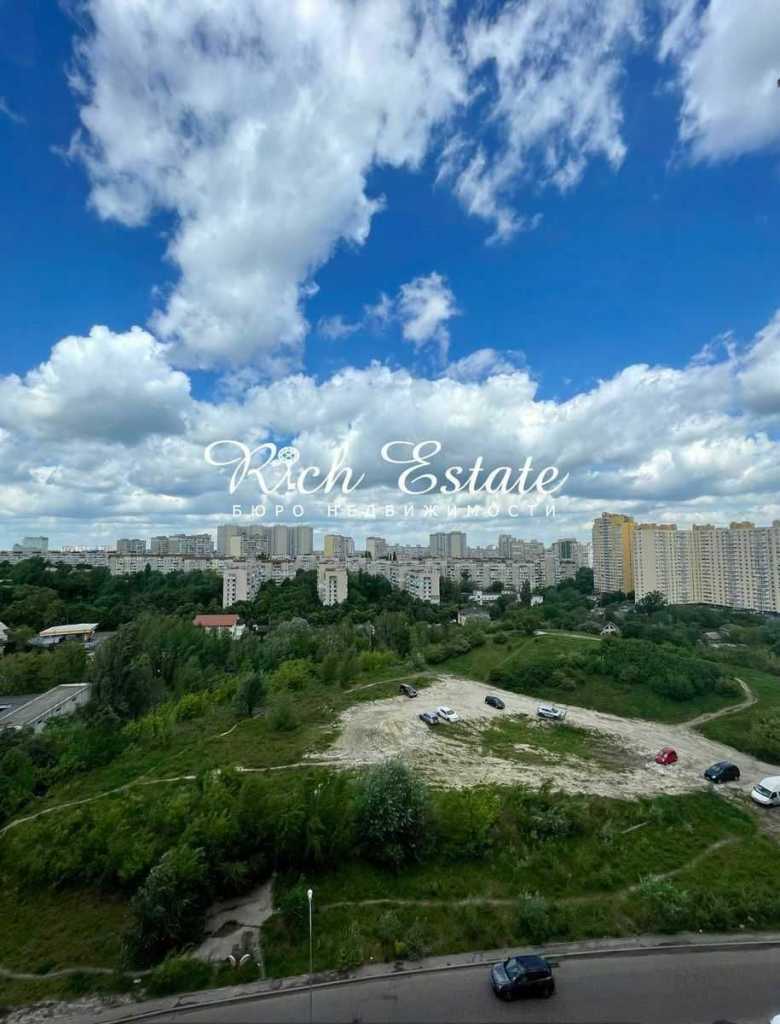 Продажа 3-комнатной квартиры 80 м², Сергея Данченко ул., 30