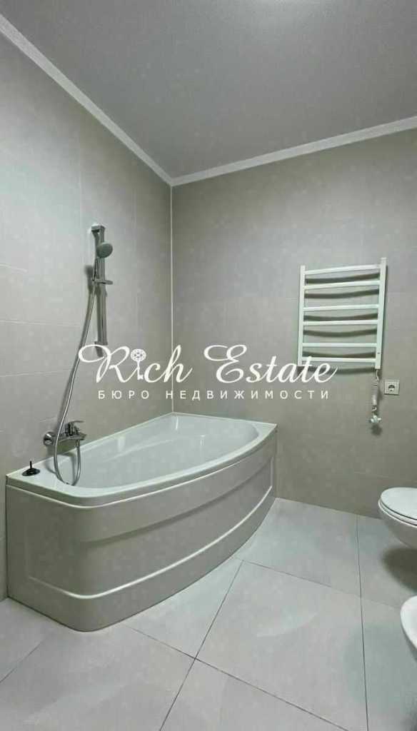 Продажа 3-комнатной квартиры 80 м², Сергея Данченко ул., 30