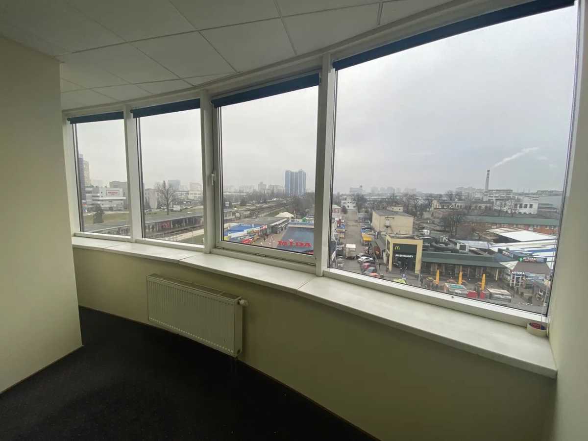 Аренда офиса 28 м², Евгения Сверстюка ул., 2А