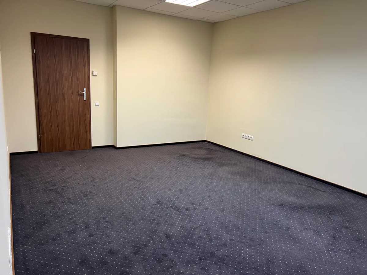 Аренда офиса 28 м², Евгения Сверстюка ул., 2А