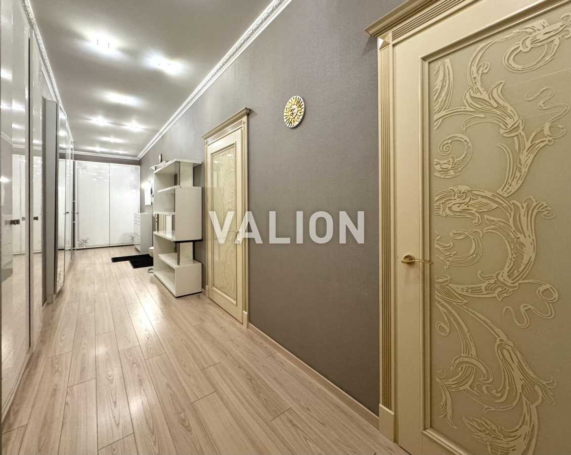 Продажа 3-комнатной квартиры 131 м², Соломенская ул., 15А