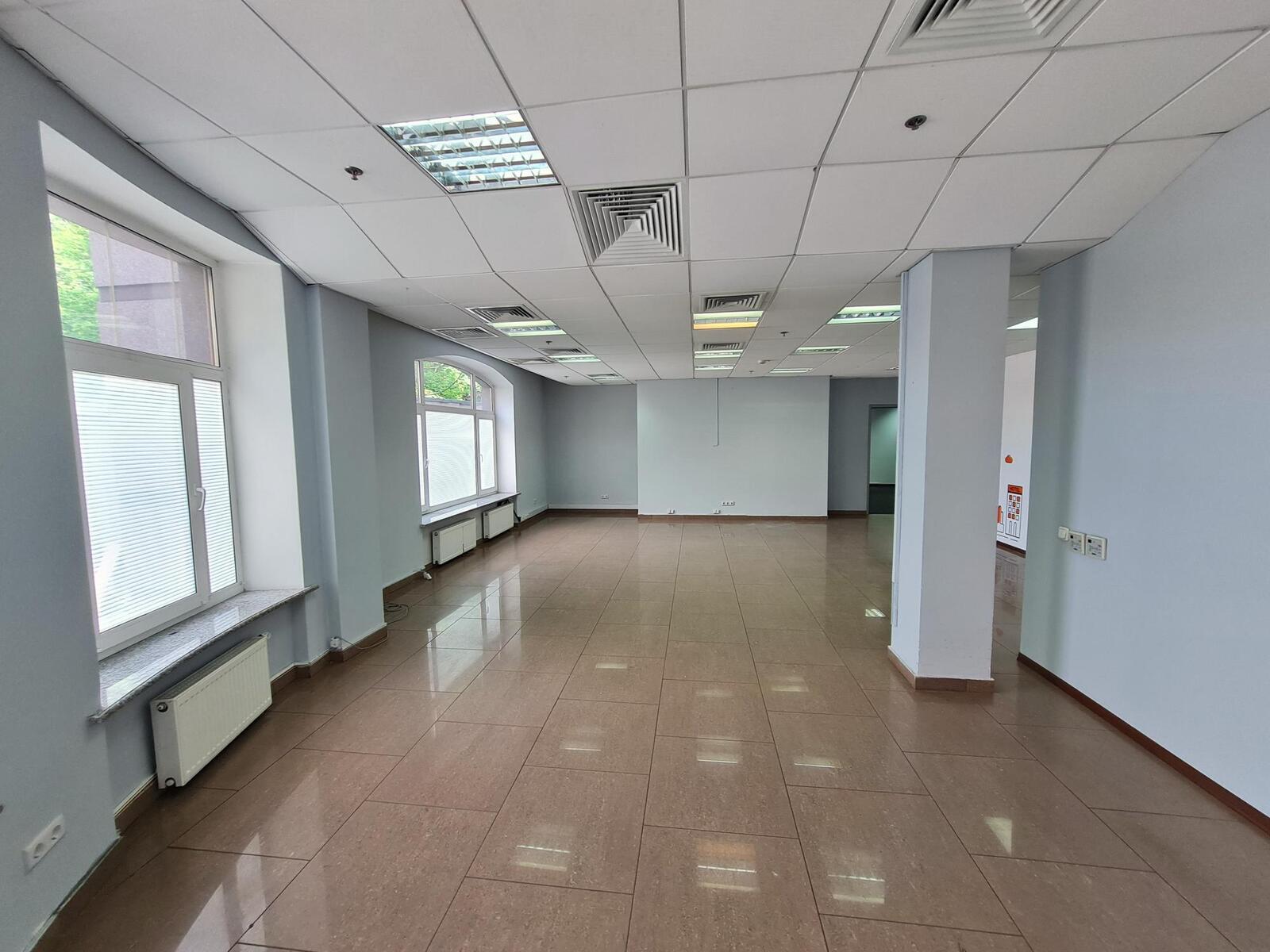 Оренда офісу 151 м², Верхній Вал вул.