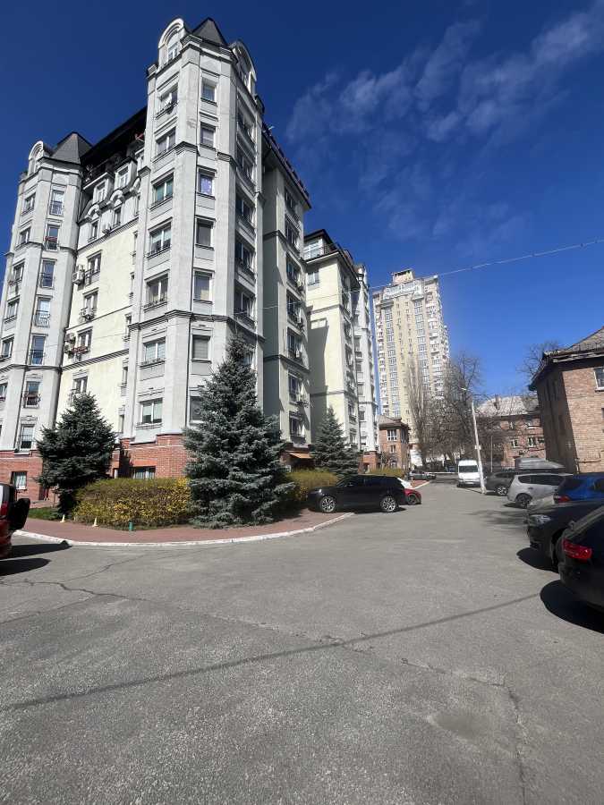 Продажа 4-комнатной квартиры 162.8 м², Приорская ул., 10