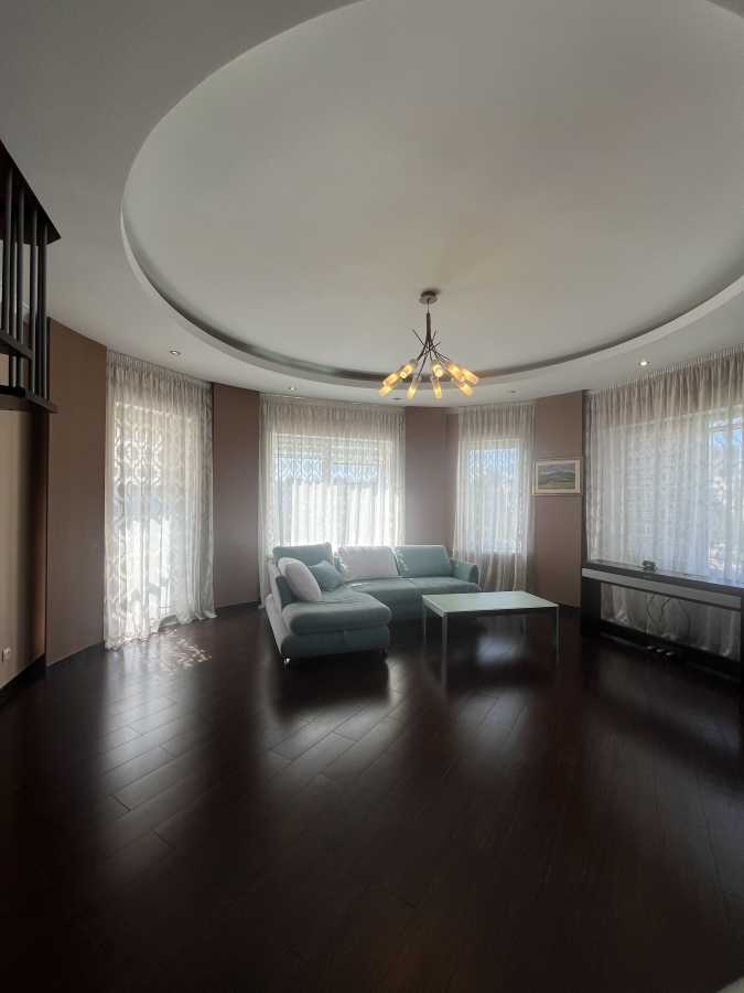 Продажа 4-комнатной квартиры 162.8 м², Приорская ул., 10