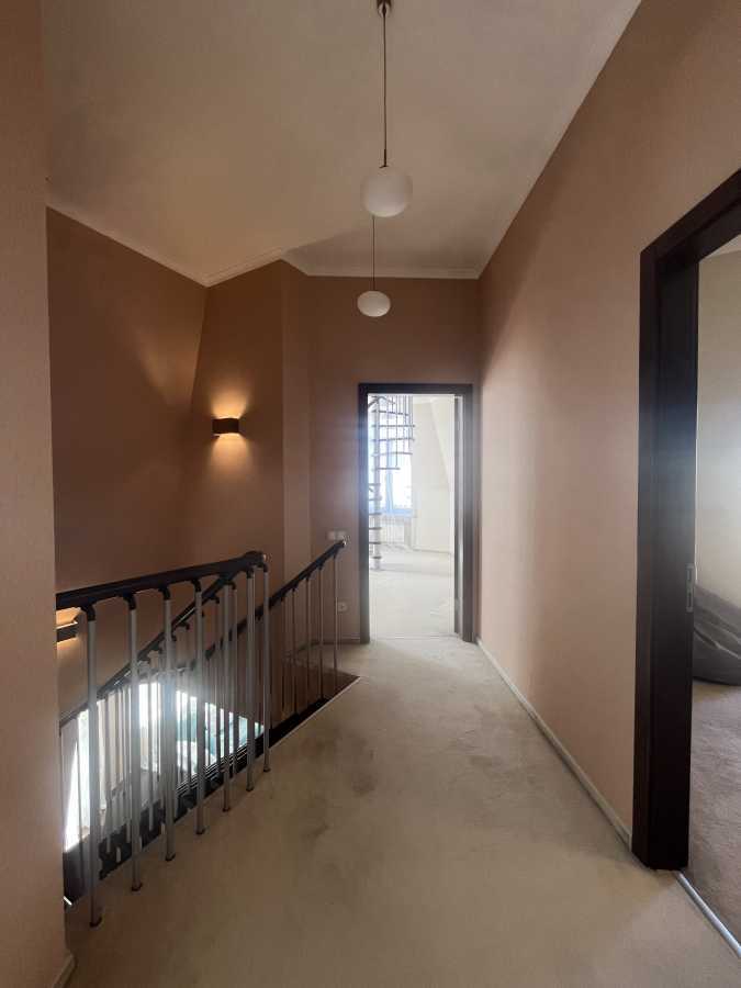 Продажа 4-комнатной квартиры 162.8 м², Приорская ул., 10