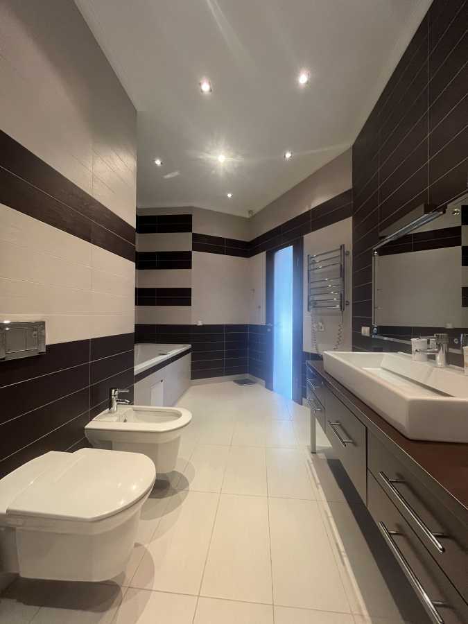 Продажа 4-комнатной квартиры 162.8 м², Приорская ул., 10
