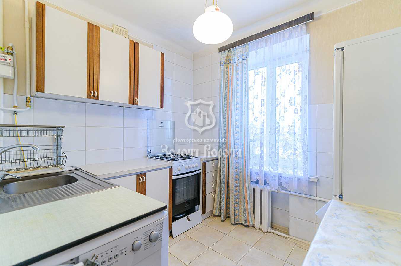 Продажа 3-комнатной квартиры 55.9 м², Строителей ул., 24