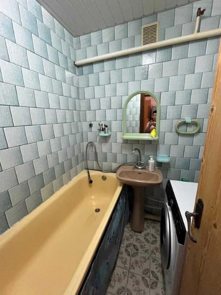 Продажа 4-комнатной квартиры 65 м², Карбышева пер.