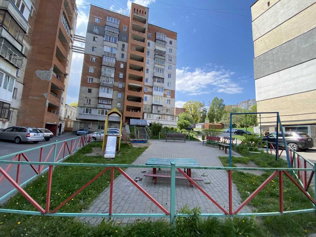 Продажа 2-комнатной квартиры 50.4 м², Больничная ул.